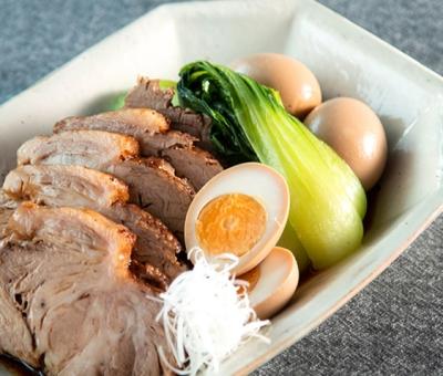 芳醇醤油ラーメンチャーシューと煮卵